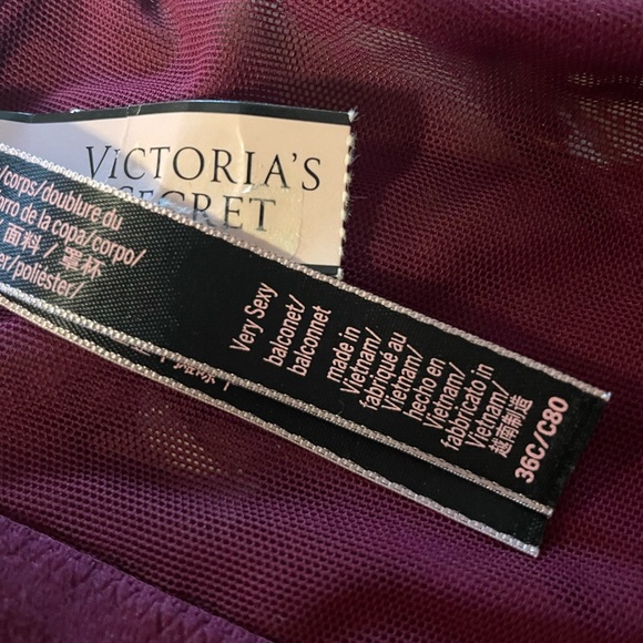 Victoria's Secret Purple Velvet Underwire Bra - Picture 4 of 8